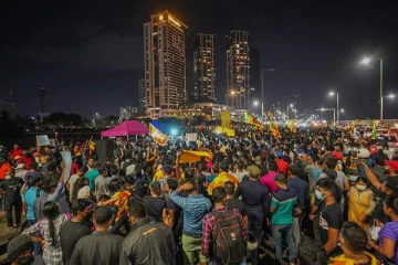 இலங்கையில் இடம்பெறும் போராட்டம் தொடர்பில் ஓர் நெகிழ்ச்சி பதிவு!