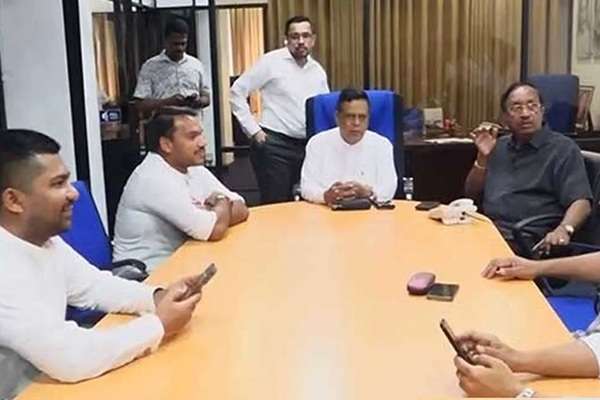 10 ஆண்டுகளுக்குப் பிறகு ஸ்ரீலங்கா சுதந்திரக் கட்சி தலைமையகத்தில் நாமல் | Namal At Slfp Hq After 10 Years