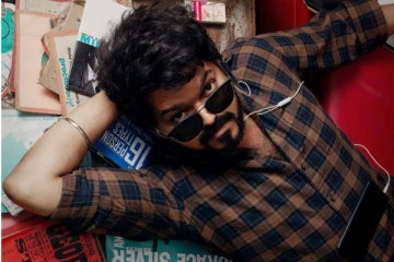 தளபதி 65 படத்தின் பூஜைக்கு செம ஸ்மாட்டாக வந்த தனபதி விஜய்- தளபதி செம லுக்