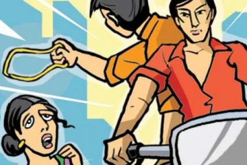 රන් මාල කොල්ලකරුවකු ඇල්ලූ පොලිස් සැරයන්වරයකුට සිදු කල දේ