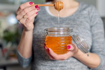 விஷமாக மாறும் தேன்! இந்த உணவுபொருட்களுடன் மறந்தும் கூட சேர்த்து சாப்பிடாதீங்க