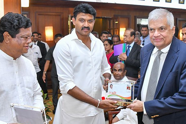 ஆறுமுகன் தொண்டமானின் தபால் தலை வெளியீடு (Photos) | Arumugan Thondaman Postage Stamp Issue