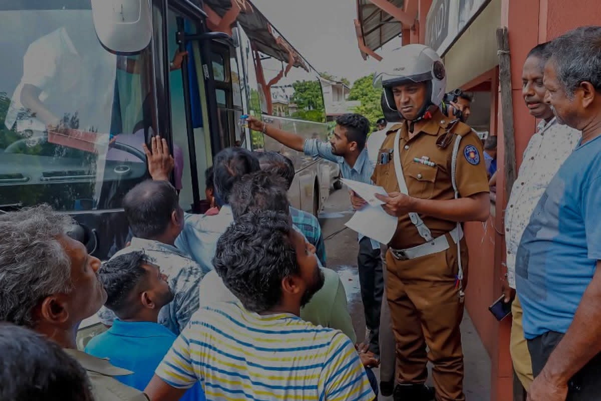 இலங்கையில் பேருந்துகளில் பயணிப்போருக்கு விடுக்கப்பட்டுள்ள அவசர எச்சரிக்கை | Warning For Bus Passengers இலங்கையில் பேருந்துகளில் பயணிப்போருக்கு விடுக்கப்பட்டுள்ள அவசர எச்சரிக்கை | Warning For Bus Passengers