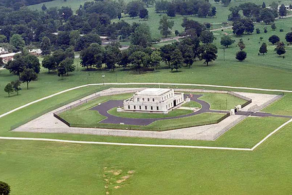 உலகில் திகிலூட்டும் மர்ம இடங்கள்: தங்க ஈட்டி பாம்பு கேள்விப்பட்டதுண்டா? | Most Mysterious Places World