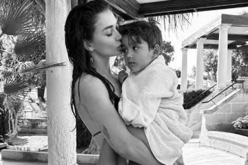 மகன், காதலர் முன்னிலையில் பிகினி ஆடை!! நடிகை எமி ஜாக்சன் வெளியிட்ட புகைப்படம்...