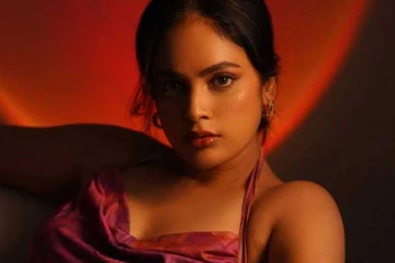 சிகப்பு நிற கிளாமர் லுக்கில் கலக்கும் நடிகை நந்திதா ஸ்வேதா...புகைப்படங்கள்..