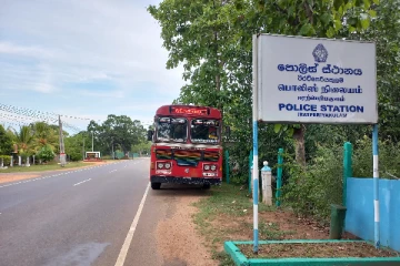 வவுனியா-ஈரப்பெரியகுளம் பகுதியில் விபத்து: இராணுவ வீரர் பலி(Photo)