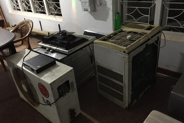 யாழ்.மானிப்பாயில் வீடுடைத்து திருட்டு! சந்தேகநபர் கைது (PHOTOS) | Manipay Theft Suspect Arrested