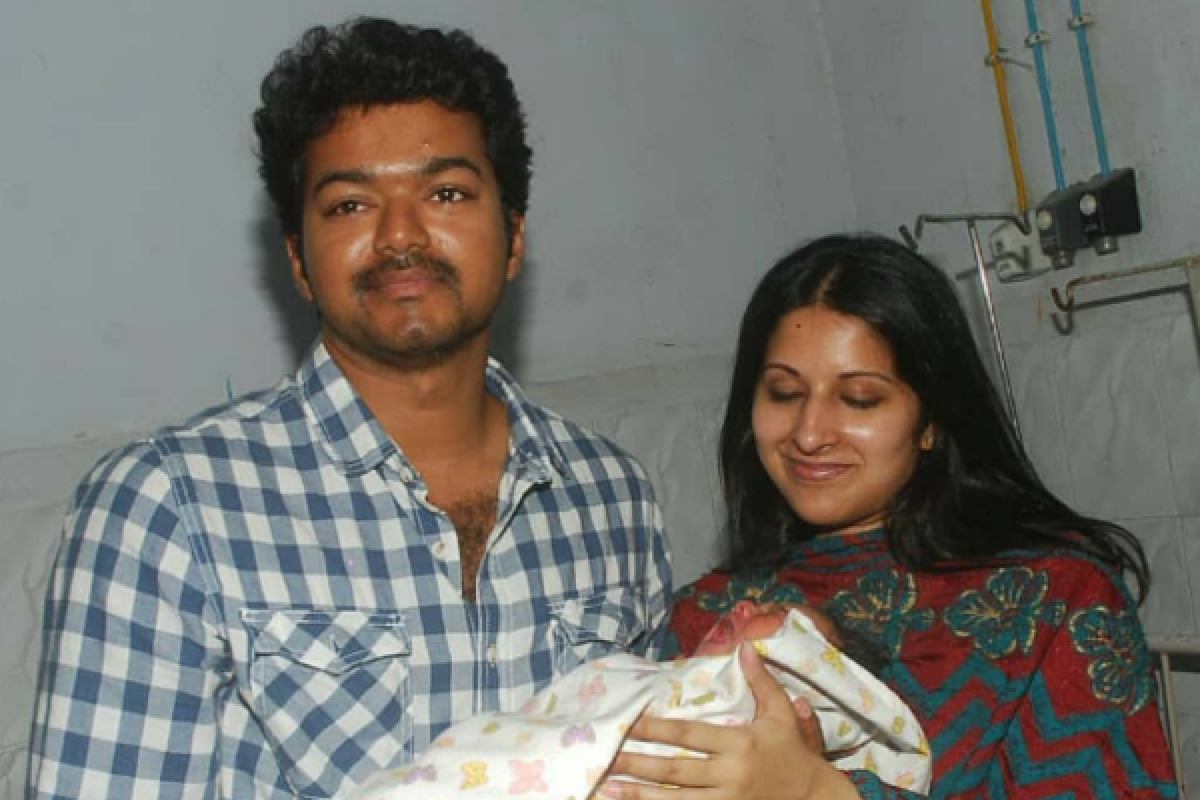 விஜய் தாய் முயற்ச்சியால் ஒன்று சேர்ந்த விஜய் சங்கீதா! குஷியில் தவெக | Chief Minister Vijay Sangeetha In The Same House விஜய் தாய் முயற்ச்சியால் ஒன்று சேர்ந்த விஜய் சங்கீதா! குஷியில் தவெக | Chief Minister Vijay Sangeetha In The Same House