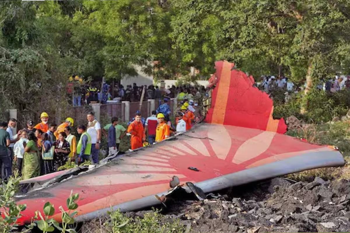 அகமதாபாத் விமான விபத்து: எஞ்சின் ஆய்வு முடியாததால் இறுதி அறிக்கை வெளியாவதில் தாமதம் | Ahmedabad Plane Crash அகமதாபாத் விமான விபத்து: எஞ்சின் ஆய்வு முடியாததால் இறுதி அறிக்கை வெளியாவதில் தாமதம் | Ahmedabad Plane Crash