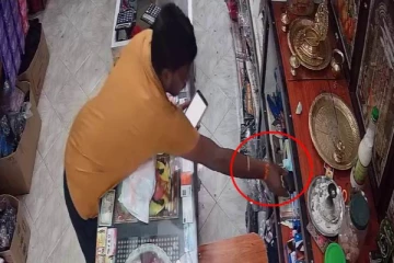 ஆடை கொள்வனவிற்காக வந்த இளைஞன் - சி.சி.ரிவியில் பதிவான காட்சியால் வலை வீசும் பொலிஸார்!