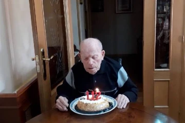 உலகின் மிக வயதான மனிதர் உயிரிழந்தார்