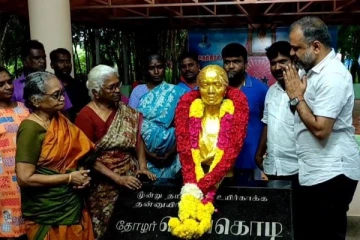 செங்கொடியின் நினைவிடத்தில் பேரறிவாளன் மாலை அணிவித்து மரியாதை