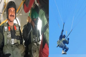 பரசூட் மூலம் குதித்து சாதனை படைத்த இராணுவத் தளபதி