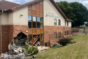 பிரித்தானியாவில் முதியோர் இல்லத்தில் நிகழ்ந்த கோர விபத்து: இருவர் மீது பாய்ந்த குற்றச்சாட்டுகள்