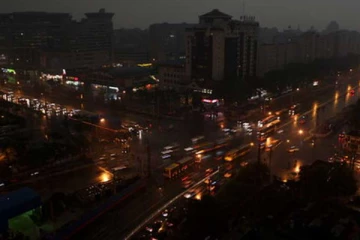 நாட்டின் பல பகுதிகள் இருளில் மூழ்கியது