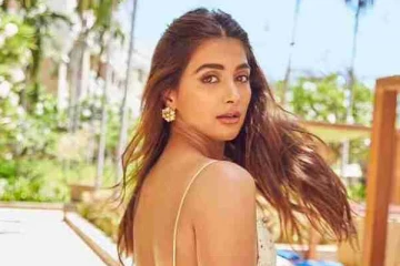 56 வயது முரட்டு சிங்கிள் நடிகருடன் நடிகை பூஜா ஹெக்டே.. கட்டிப்பிடித்து காரில் அனுப்பி வைத்த நடிகர்