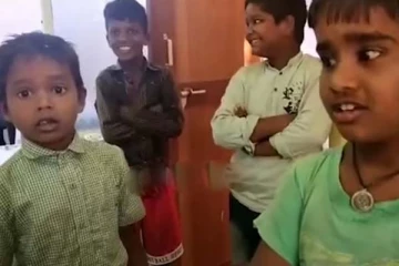 பென்சிலை திருடிட்டான் சார்... கேஸ் போடுங்க! காவல்நிலையத்தினை தெறிக்கவிட்ட சிறுவர்கள்