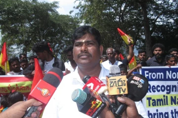 அரசாங்கம் தமிழர்களை பகடைக்காயாகப் பயன்படுத்துகின்றது: கி.ஜெயசிறில் (photos)