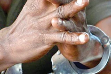 යකදුරෙකු කුඩා දැරියකට ඉඳිකටුවලින් ඇණ හිංසා කරලා..