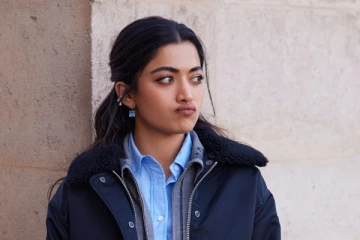 ட்ரெண்டி லுக்கில் ராஷ்மிகா.. அழகிய ஸ்டில்கள்