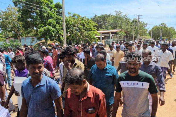 முல்லைத்தீவில் கடற்றொழிலாளர்கள் போராட்டம்!முன்வைக்கப்பட்டுள்ள கோரிக்கை | Fishermen S Protest In Mullaitivu