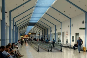 மலேசிய அதிகாரிகளை ஏமாற்றிய இலங்கை இளைஞர் கைது