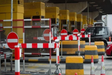 போலி சுங்கச்சாவடி; ஒன்றரை ஆண்டுகளில் ரூ.75 கோடி வசூல் - பகீர் பின்னணி!