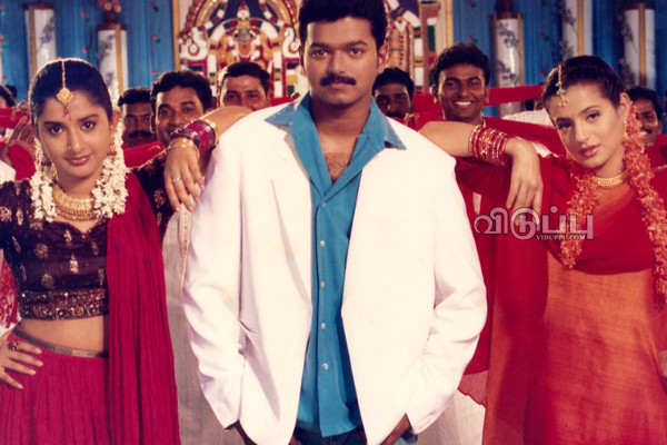 46 வயதில் கிரணுக்கே டஃப் கொடுக்கும் போஸ்!! எல்லைமீறும் விஜய் பட நடிகையின் வீடியோ.. | Ameesha Patel Glamour Photoshoot Video Photos