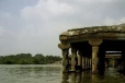 ஆற்றின் நடுவிலே அமைந்திருக்கும் முருகன் கோவில்