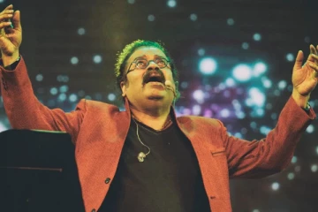 கொழும்பில் பிரபல பாடகர் ஹரிஹரனுக்கு அதிர்ச்சி கொடுத்த ரசிகர்கள்!