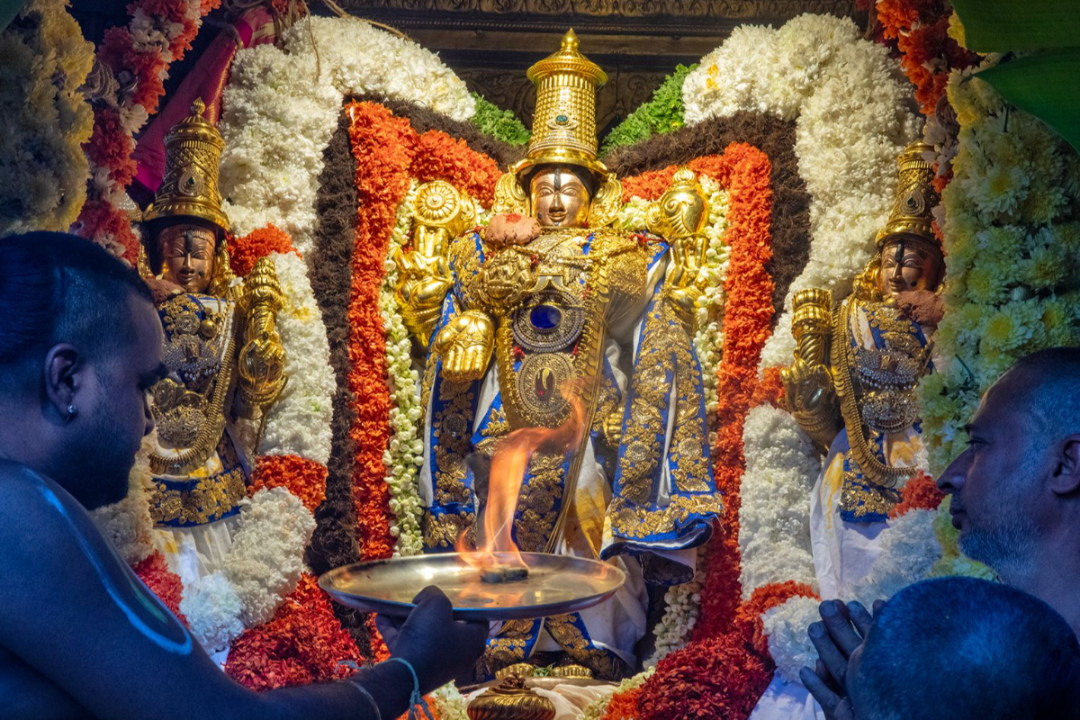 கோவிலுக்கு சென்று வீடு திரும்பிய பிறகு இந்த 4 விஷயங்கள் மட்டும் செய்யாதீர்கள் | Things We Shouldnt Do After Returning From Temple