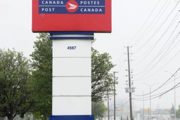 கனடாவில் தபால் ஊழியர்கள் போராட்டம்