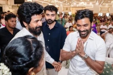 நடிகர் தனுஷ் தனது கையில் கட்டியிருக்கும் ரோலக்ஸ் வாட்ச் விலை எவ்வளவு தெரியுமா?