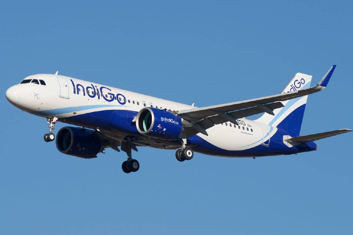 17,000 அடி உயரத்தில் பறந்த இண்டிகோ விமானத்தை மின்னல் தாக்கியது | Lightning Damages Indigo Flight Nose At 17000 Feet 17,000 அடி உயரத்தில் பறந்த இண்டிகோ விமானத்தை மின்னல் தாக்கியது | Lightning Damages Indigo Flight Nose At 17000 Feet