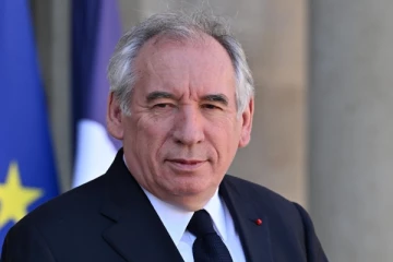 இன்று நடைபெறும் நம்பிக்கை வாக்கெடுப்பு: பிரான்ஸ் பிரதமர் தலை தப்புமா?