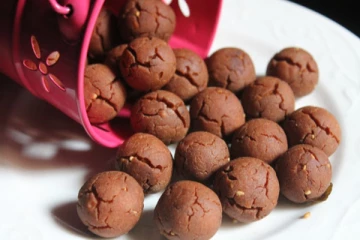 கிருஷ்ண ஜெயந்தி ஸ்பெஷல்...கரகரப்பான வெல்ல சீடை செய்வது எப்படி?