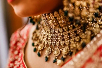 ஏறிய வேகத்தில் இறங்கிய தங்கம் விலை - இப்போது நகை வாங்கலாமா?