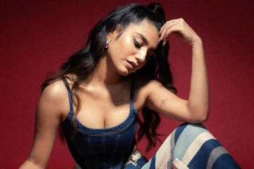 நடிகை பிரியா வாரியரின் ஹாட் போட்டோஷூட்