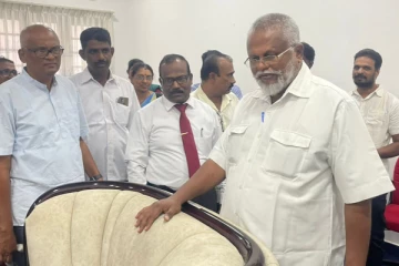 யாழ். ஒருங்கிணைப்புக் குழுத் தலைவர் அலுவலகத்தைப் பார்வையிட்ட டக்ளஸ் (Photos)