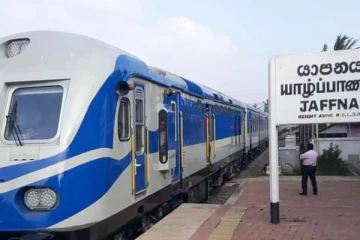 யாழ். கொழும்பு தொடருந்தில் கோளாறு; நள்ளிரவில் அந்தரித்த பயணிகள்