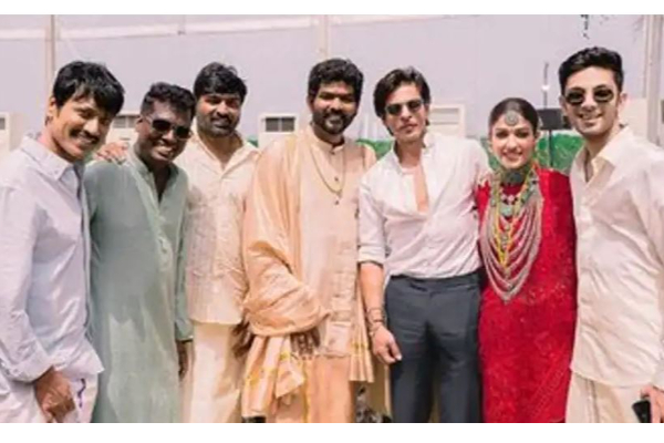 நட்சத்திர கொண்டாட்டமாக அரங்கேறிய நயன்-விக்கி திருமணம்... வெளியான அன்சீன் புகைப்படங்கள்! - தமிழ்நாடு
