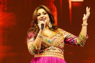 என்னிடமே அதை கூறுகிறார்கள்..அதுக்காக நான் வெட்கப்படுகிறேன்!! பாடகி ஸ்ரேயா கோஷல்..