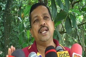 விடுமுறை சுற்றறிக்கையையும் புறக்கணித்து மின்சார சபை ஊழியா்கள் போராட்டம்