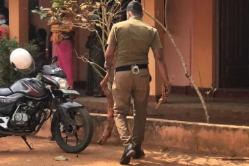 வவுனியாவில் பாடசாலைக்குள் புகுந்து ஆசிரியர் மீது தாக்குதல் (Photos)