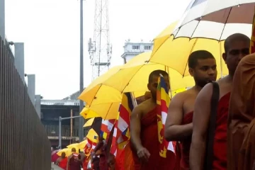 නුවරින් පටන් ගත් මහා සඟ රුවනේ පාද යාත්‍රාව කොළඹ දෙවනත් කරමින් ජනපති කුටිය දෙසට