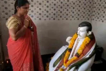 இந்த காலத்திலும் இப்படியா!  கணவருக்காக கோவில் கட்டிய பெண்