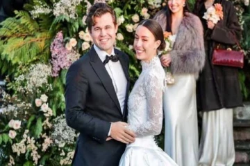 எளிமையாக நடைபெற்ற உலகின் நம்பர் 1 செஸ் வீரரின் திருமணம்! புகைப்படங்கள்