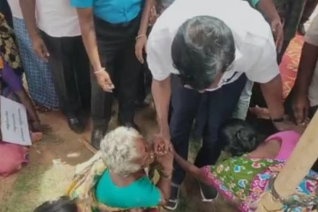 திருமாவளவன் காலில் விழுந்து கதறிய பெண்கள்