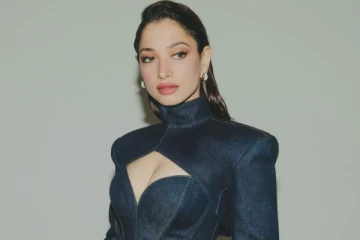 செம ஹாட் உடையில் தமன்னா.. தாராள கவர்ச்சி போட்டோஷூட்